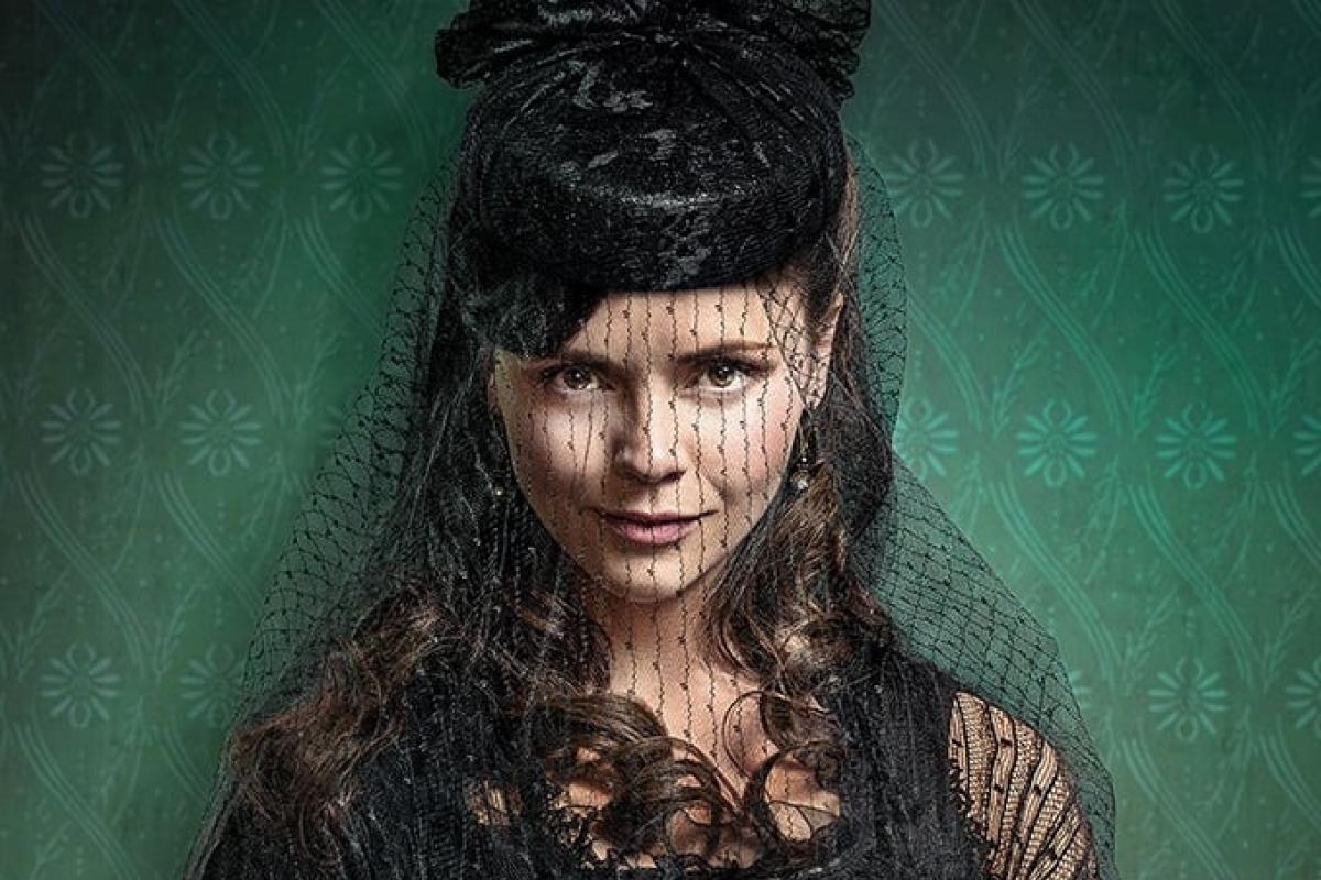 Image à la une de Ryan Murphy dévoile sa nouvelle série choc : après Ed Gein, découvrez Lizzie Borden